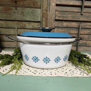 Cathrineholm of Norway Snowflake White Blue Enamelware Casserole Dutch Oven